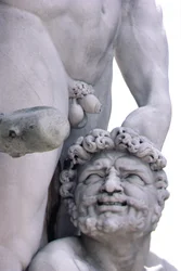 Détail de la statue d