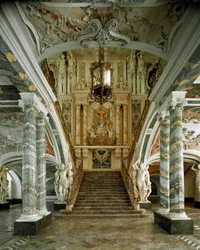 Vue du grand escalier du château d