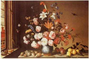 Intérieur avec grand bouquet, coquillages, fruits et lézards