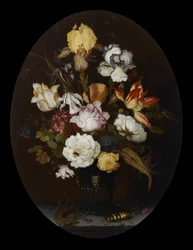 Nature morte de fleurs dans un vase en verre