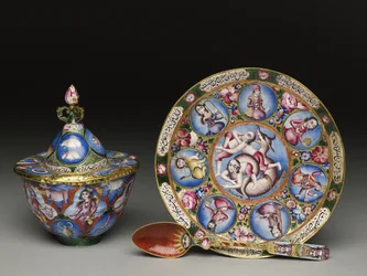 Bol avec couvercle, soucoupe et cuillère avec décoration astrologique, début du 19e siècle