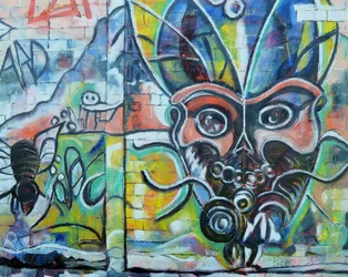 Un monstre de graffiti haut en couleur