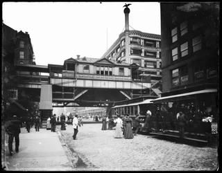 Gare ferroviaire surélevée à State et Van Buren Streets, Chicago, Illinois, États-Unis, c.1905