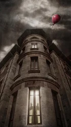 La maison hantée au ballon rouge