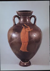 Amphore attique à figures rouges représentant un musicien jouant de la lyre (céramique)