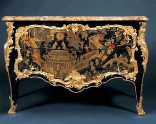 Une commode Louis XV