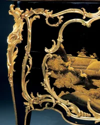 Commode (laque japonaise montée en bronze doré)