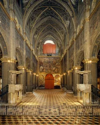 Vue de la nef et contre-façade avec fresques de Pordenone représentant Crucifixion et Déposition