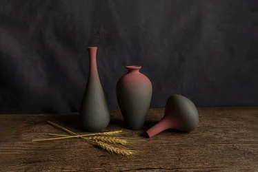 Nature morte avec vases en terre cuite