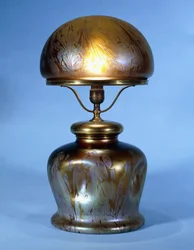 Lampe de table rare Loetz en laiton (verre avec lustre métallique doré et bronze)