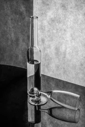 Nature morte en verre noir et blanc