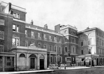 Façade du ministère de la Guerre, Cumberland House, Pall Mall, Londres, 1890
