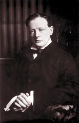 Portrait de Sir Winston Leonard Spencer Churchill (1874 - 1965), homme politique britannique.