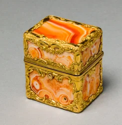 Boîte avec accessoires de toilette