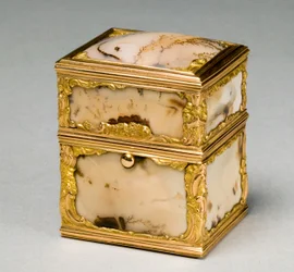Boîte avec accessoires de toilettage