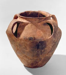 Pot biconique armoricain avec quatre poignées