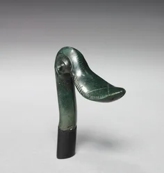 Ornement de tête de canard, vers 1400-1300 av. J.-C.
