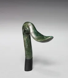 Pommeau de tête de canard, c.1400-1300 av. J.-C.
