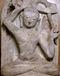 Bouddha assis se coupant les cheveux