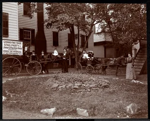 La famille Janer devant l