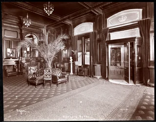 Le hall de l