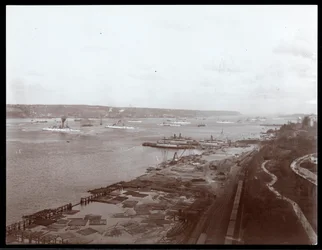 Vue des navires de guerre américains dans la rivière Hudson lors de la visite du Prince Louis de Battenberg, 1905