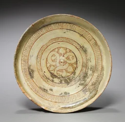Assiette profonde avec motifs décoratifs, 1100s