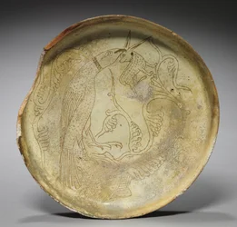 Assiette creuse avec faucon, lapin et feuillage, 1100s