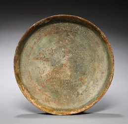 Assiette creuse avec faucon et feuillage, années 1100