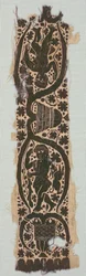 Fragment de tunique en soie rare avec bande de manche ornée, 400-500