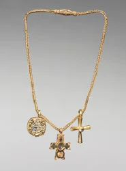Chaîne avec pendentif et deux croix, début des années 500