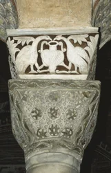 Chapiteau décoré de l