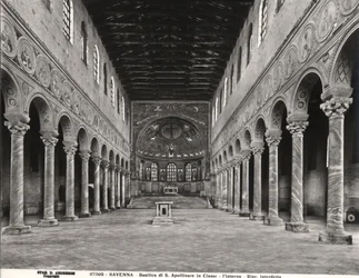 Vue intérieure de la nef et de l