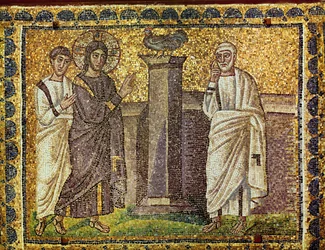 Reniement de saint Pierre, Jésus et un apôtre, un coq sur une colonne, VIe siècle (mosaïque)