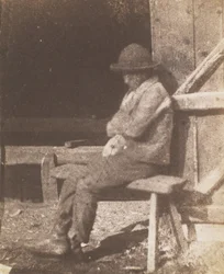 Jeune garçon assis