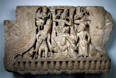 Fronton montrant Parvati et Shiva, style Bayon, de Preah Pithu, Angkor, début du XIIIe siècle (grès)