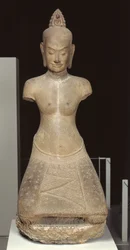 Statue de Jayarajadevi sous les traits de la divinité bouddhiste Tara ou Prajnaparamita (grès)