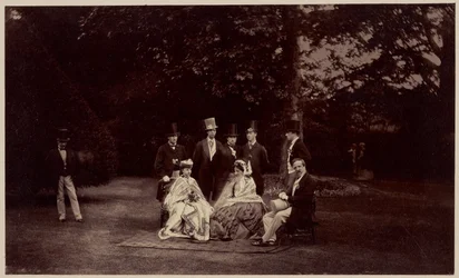Groupe de leurs Altesses Royales la Princesse Clémentine de Saxe Cobourg Gotha, ses fils et sa fille, le Duc d