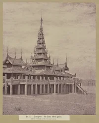 N° 77. Amerapoora. Le palais des eaux du roi