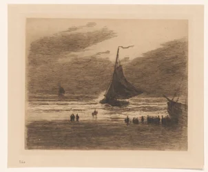 Bateau de pêche entrant sur la plage