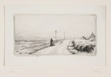 Route avec une dame se promenant. Après-midi ensoleillé