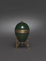 Œuf de jade avec support, après 1900
