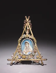 Cadre triangulaire avec portrait de la tsarine Alexandra Feodorovna, 1896-1908