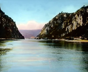 Roumanie, les Portes de Fer, une gorge sur le fleuve Danube, date de l