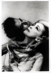 Martha Graham (1894-1991) et Bertram Ross (1920-2003) dans "Visionary Recital", 27 juin 1961 (épreuve gélatino-argentique)