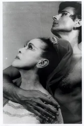 Martha Graham (1894-1991) et Bertram Ross (1920-2003) dans "Visionary Recital", 27 juin 1961 (épreuve gélatino-argentique)