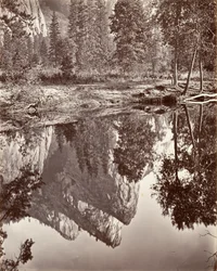 Vue en miroir des Trois Frères, Yosemite, vers 1872, imprimé vers 1876