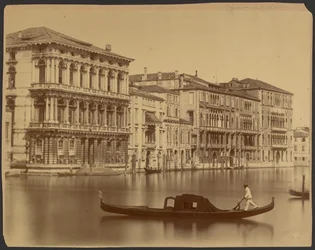 Les palais Rezzonico, Giustiniani et Foscari le long du Grand Canal