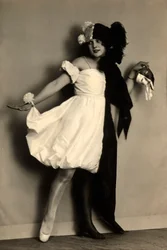 Portrait de Wanda Wulz déguisée