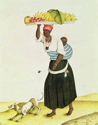 Une femme portant un plateau de fruits sur sa tête